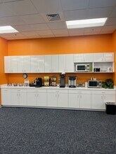 300 S Park Place Blvd, Clearwater, FL à louer Photo de l’immeuble– Image 2 sur 7