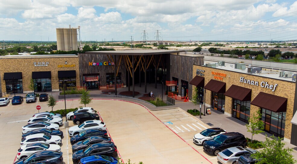 2225 Old Denton Rd, Carrollton, TX à louer - Photo de l’immeuble – Image 3 sur 5
