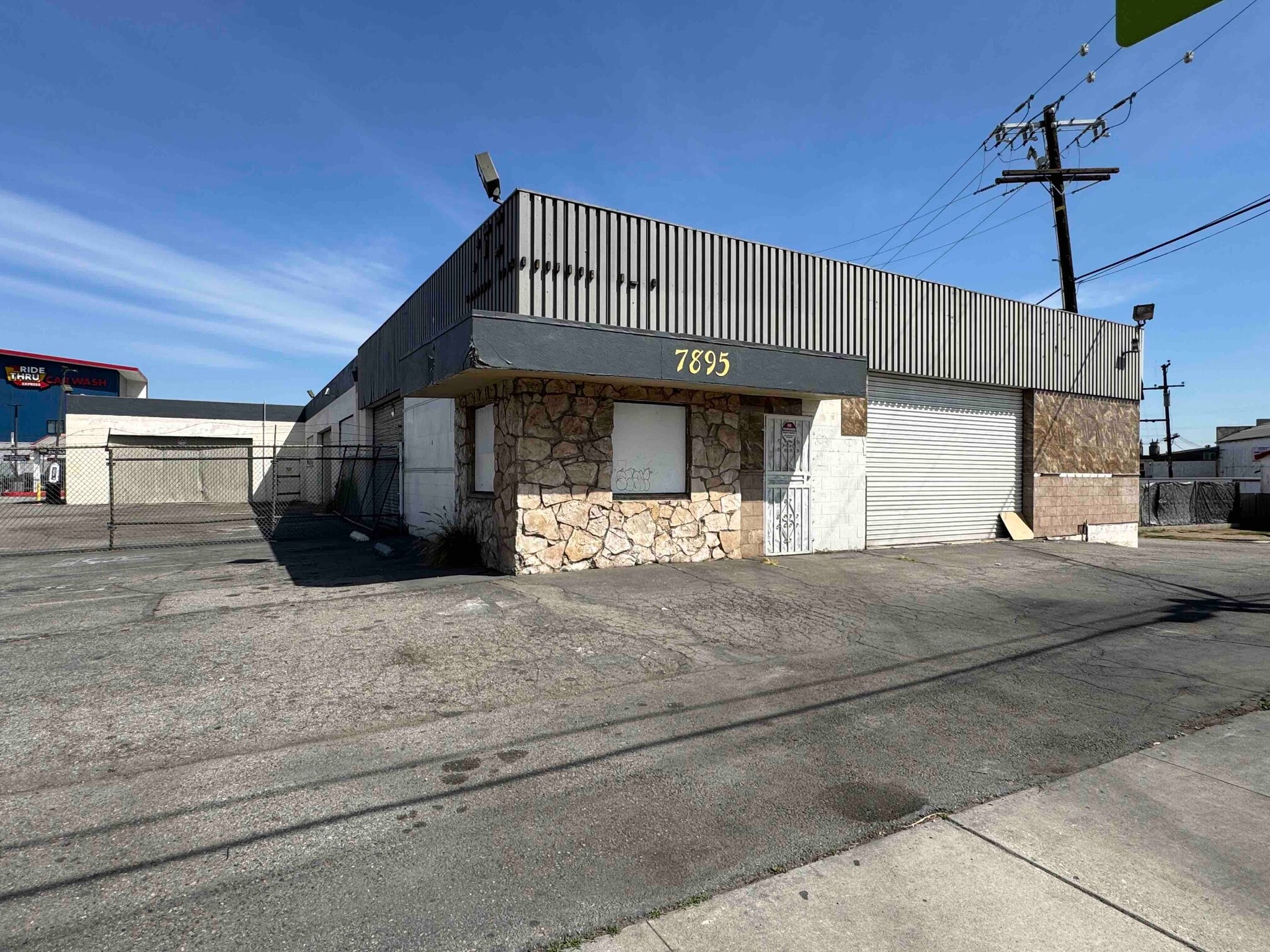 7895 Telegraph Rd, Montebello, CA à louer Photo principale– Image 1 sur 10