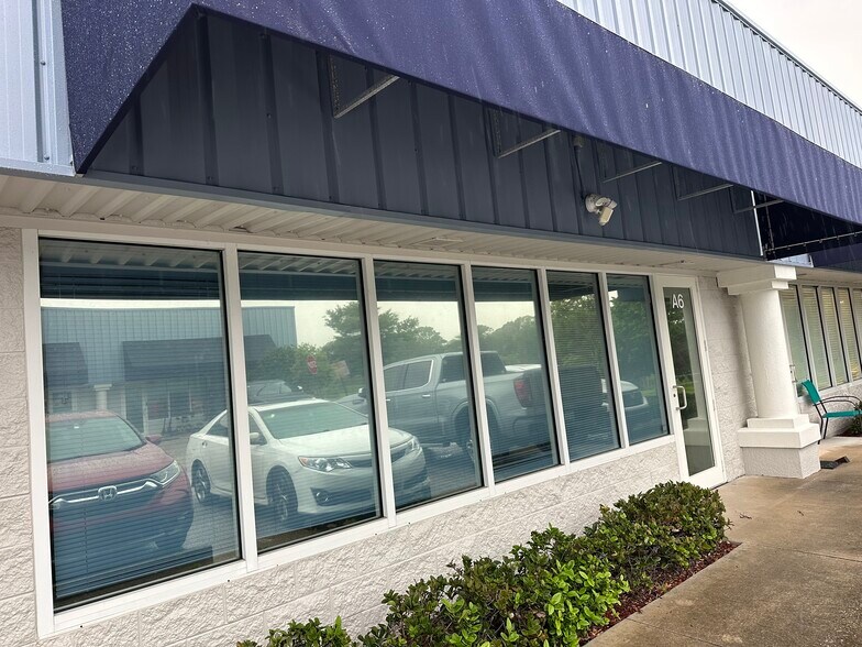 188 Triple Diamond Blvd, Nokomis, FL à louer - Photo de l’immeuble – Image 2 sur 2