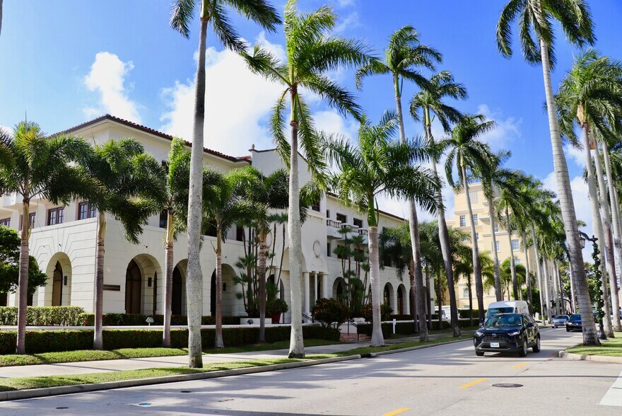 420 Royal Palm Way, Palm Beach, FL à louer - Photo de l’immeuble – Image 3 sur 8