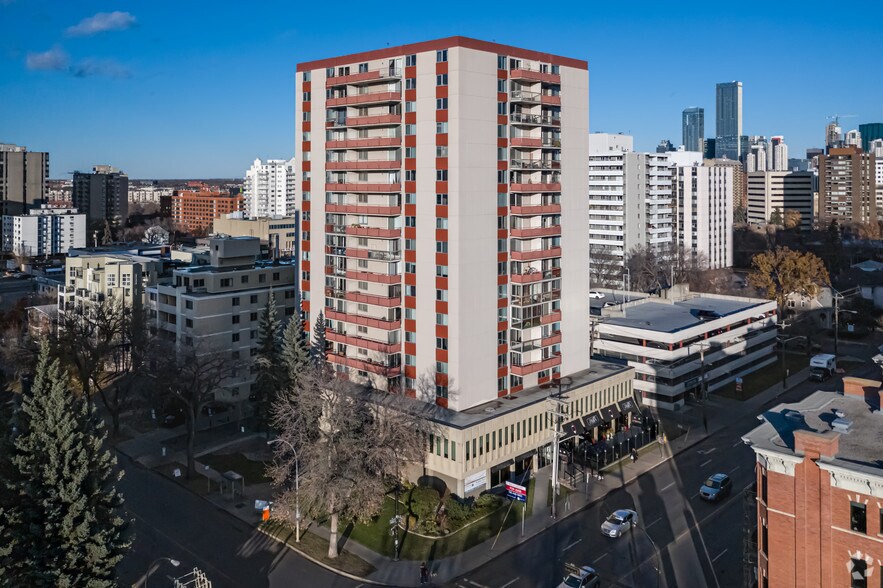 11520 100 Av NW, Edmonton, AB à vendre - Photo principale – Image 2 sur 6