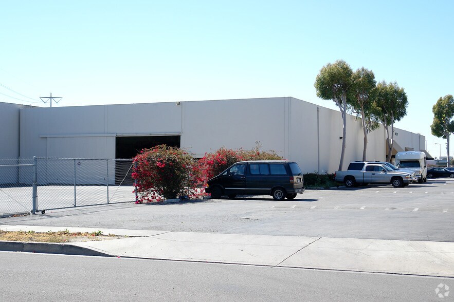 2533 S Main St, Santa Ana, CA à louer - Photo de l’immeuble – Image 2 sur 10