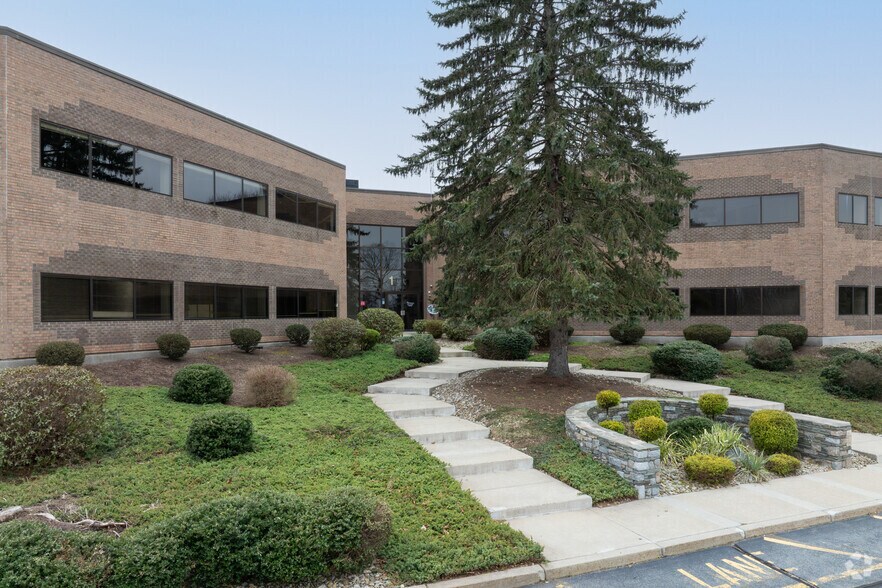 25 Blackstone Valley Pl, Lincoln, RI à louer - Photo de l’immeuble – Image 2 sur 5