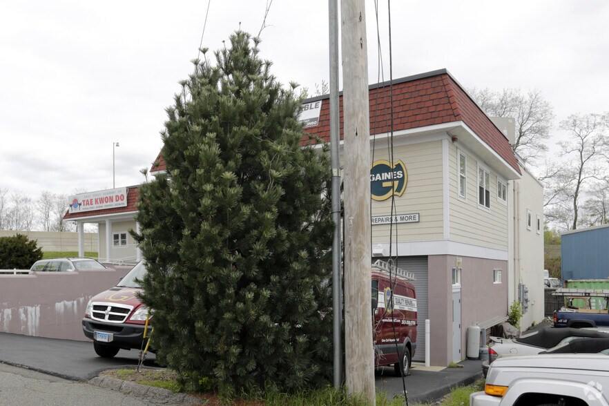 32 Berwick Ct, Fairfield, CT à louer - Photo de l’immeuble – Image 2 sur 9