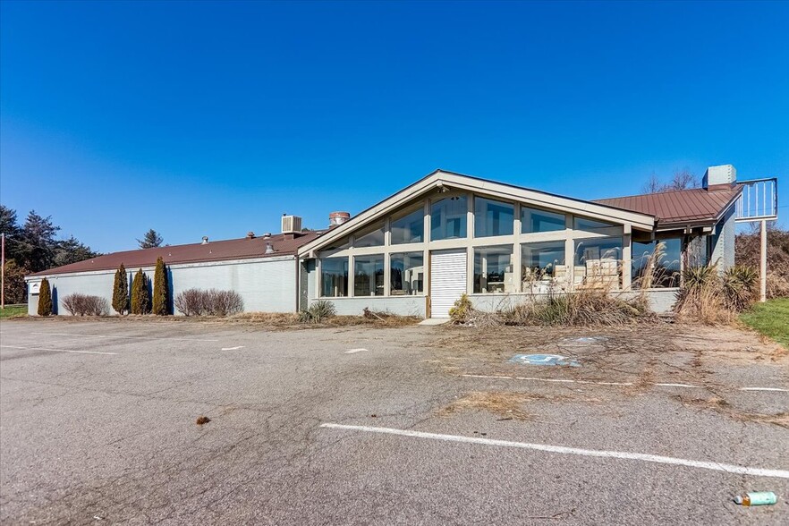 299 Jf Robinson Ln, Mars Hill, NC à vendre - Photo de l’immeuble – Image 1 sur 11