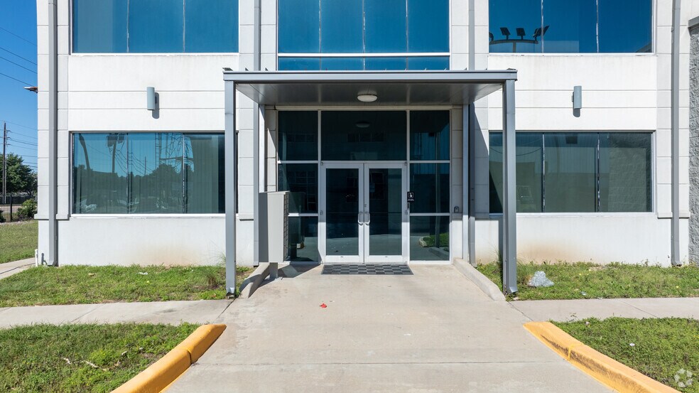 12302 FM 529, Houston, TX à vendre - Photo de l’immeuble – Image 2 sur 15