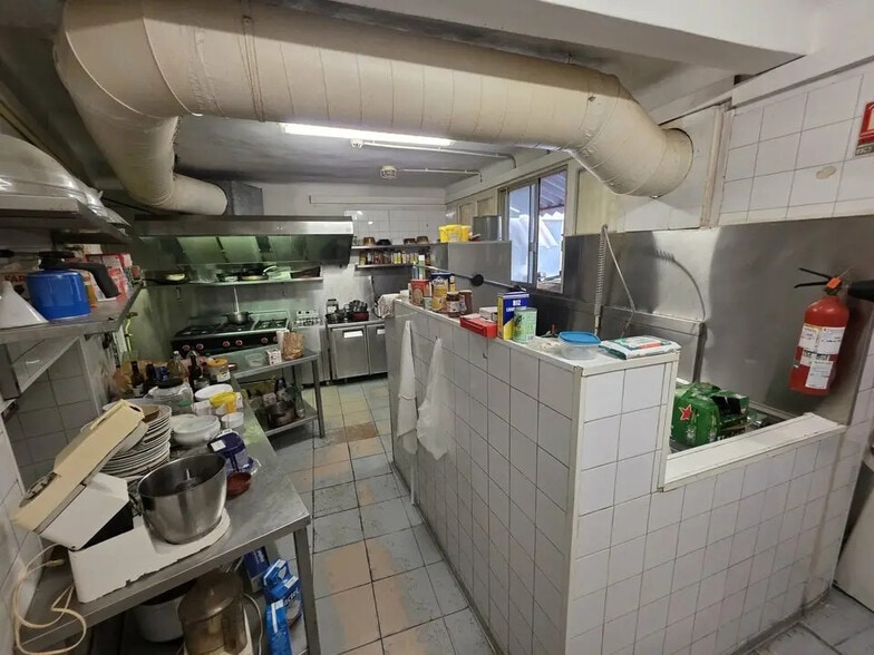 Local commercial dans Saint-Laurent-du-Var à louer - Photo intérieure – Image 2 sur 2