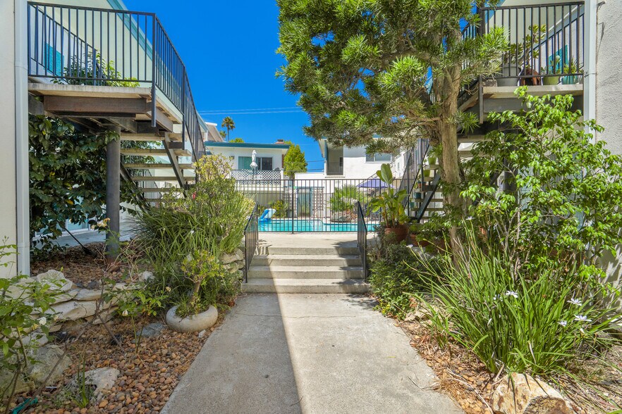 7749-7755 Saint Bernard St, Playa Del Rey, CA à vendre - Photo de l’immeuble – Image 2 sur 37