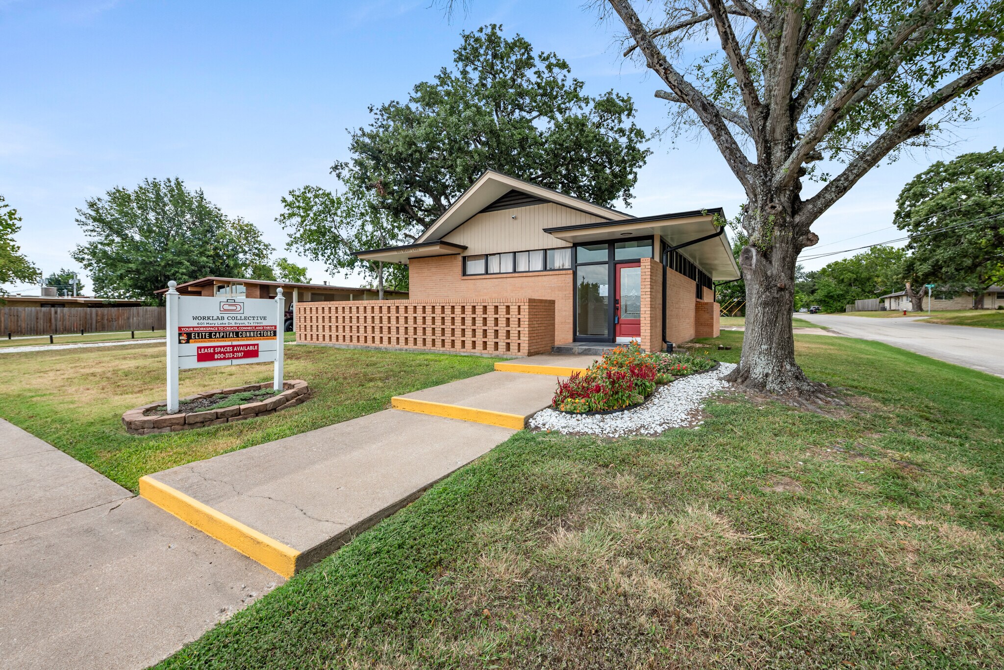 601 Mary Lake Dr, Bryan, TX à vendre Photo de l’immeuble– Image 1 sur 27