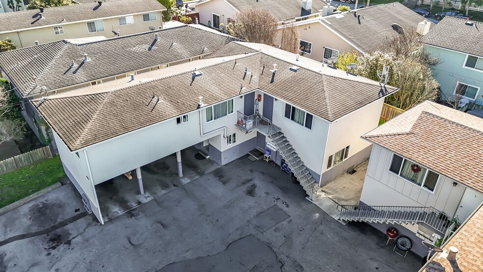 470 Willow Ave, Half Moon Bay, CA à vendre - Photo de l’immeuble – Image 1 sur 39