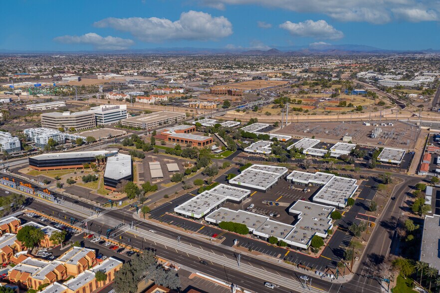 2440 W Mission Ln, Phoenix, AZ à louer - Photo de l’immeuble – Image 1 sur 5