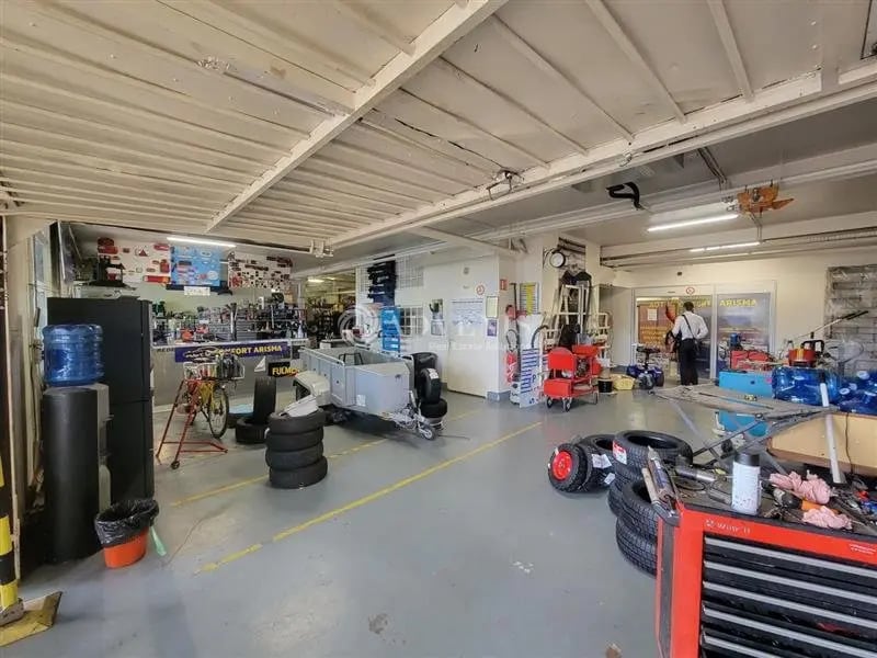 Local d’activités dans Saint-Denis à louer Photo de l’immeuble– Image 1 sur 4