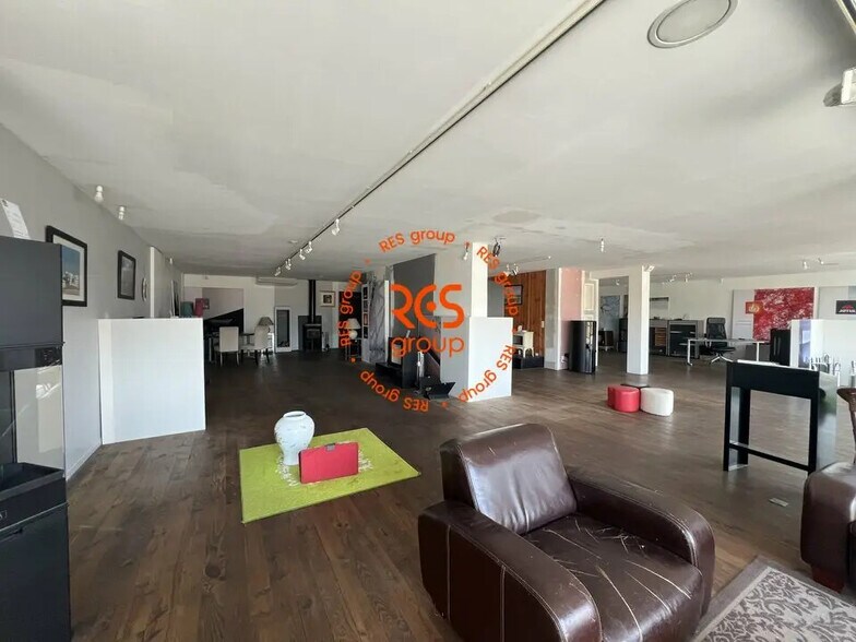 Local commercial dans Le Haillan à louer - Photo de l’immeuble – Image 2 sur 9