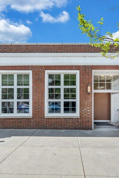 1323 Grandin Rd SW, Roanoke, VA à louer - Photo de l’immeuble – Image 3 sur 5