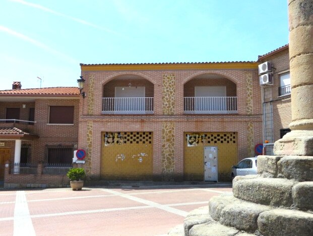 Immeuble residentiel dans San Román de los Montes, Toledo à vendre - Photo principale – Image 1 sur 2