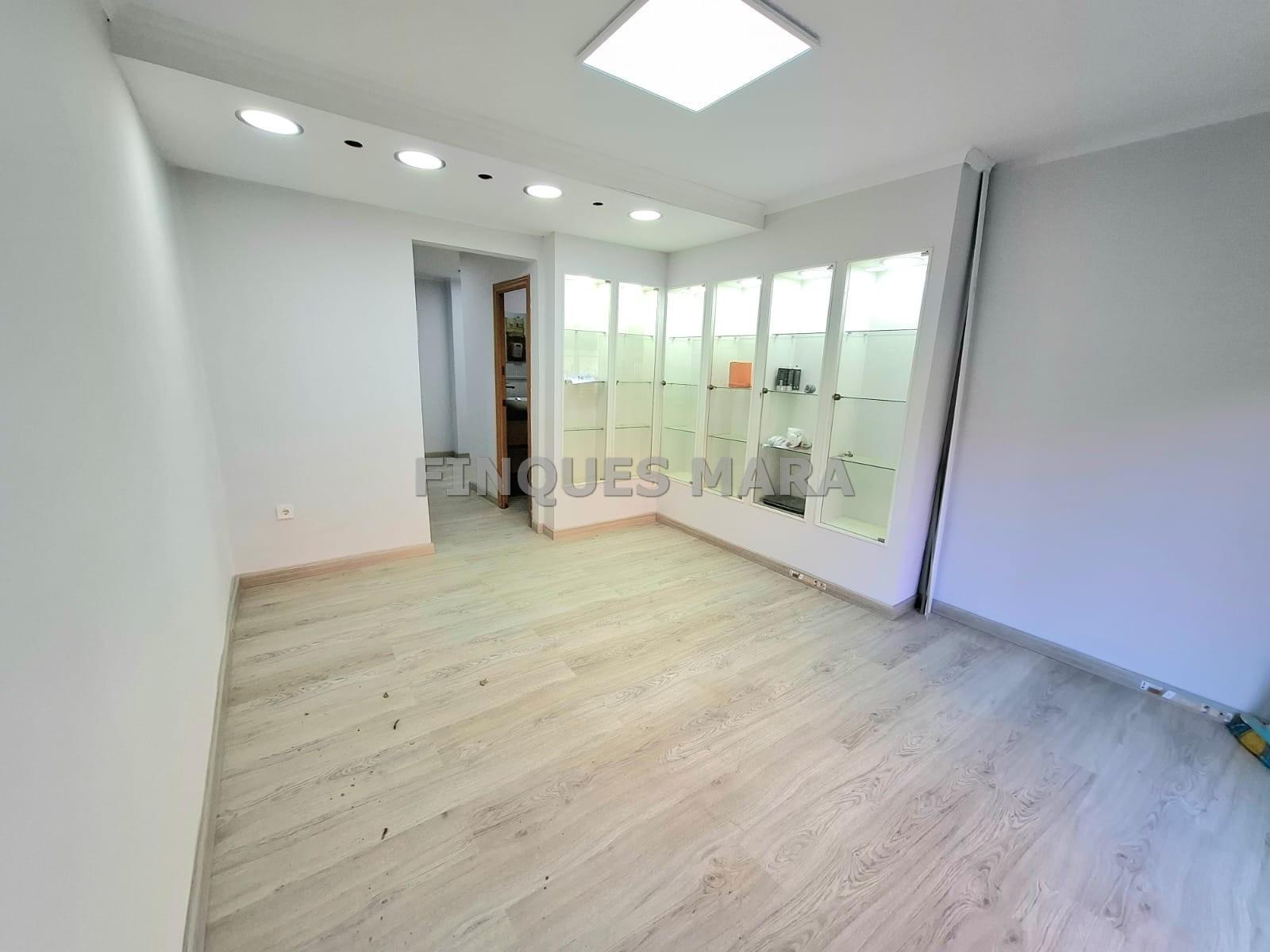 Local commercial dans Sant Boi de Llobregat, Barcelona à louer Photo de la construction– Image 1 sur 4