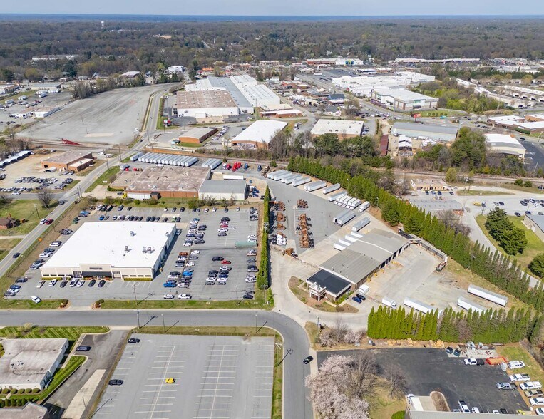 717 Camann St, Greensboro, NC à louer - Photo de l’immeuble – Image 2 sur 16