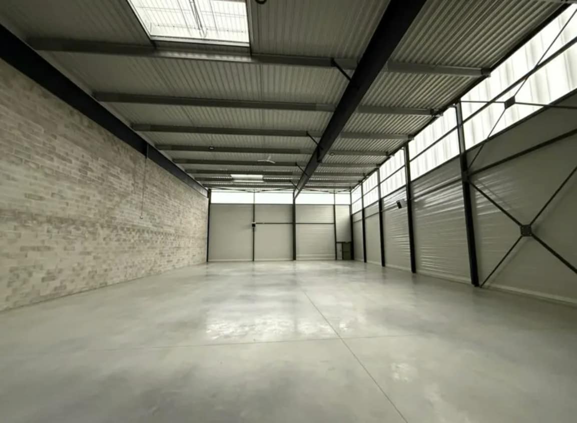 Local d’activités dans Stains à louer Photo intérieure– Image 1 sur 8