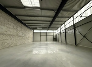 Local d’activités dans Stains à louer Photo intérieure– Image 1 sur 8