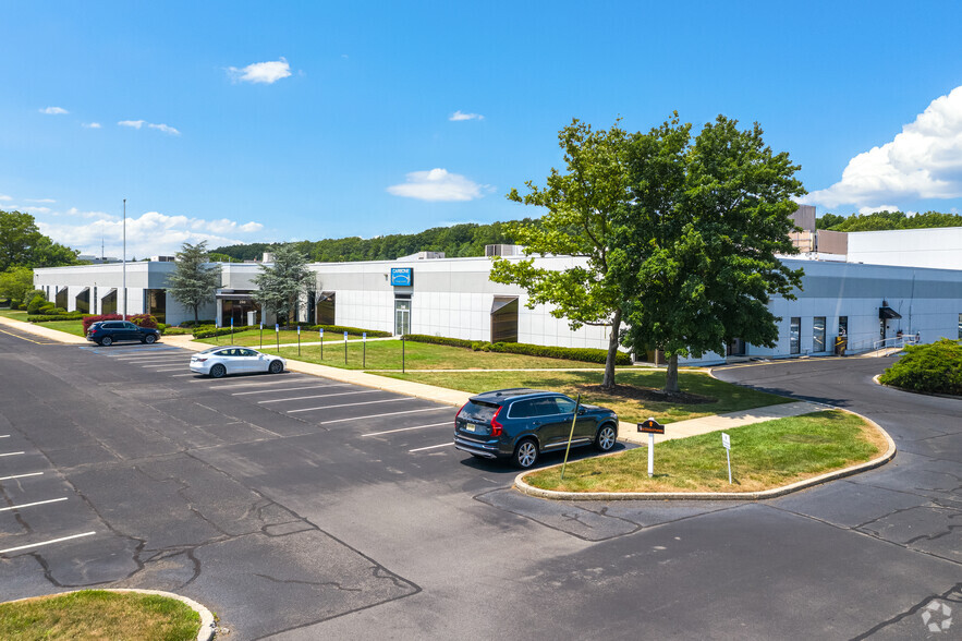 246 Industrial Way W, Eatontown, NJ à louer - Photo principale – Image 1 sur 7