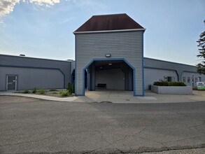 201 Lyndale Ave S, Faribault, MN à louer Photo intérieure– Image 1 sur 6