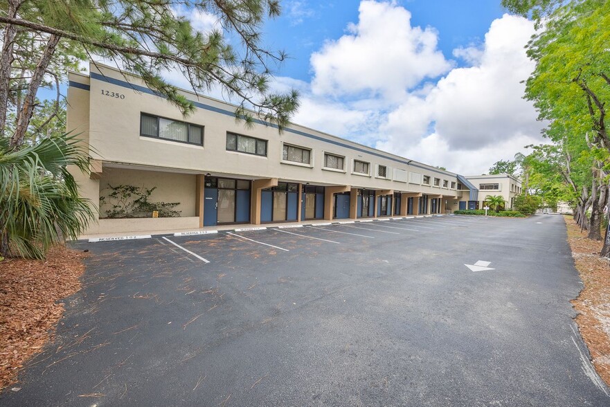 12350 SW 132nd Ct, Miami, FL à vendre - Photo de l’immeuble – Image 3 sur 26