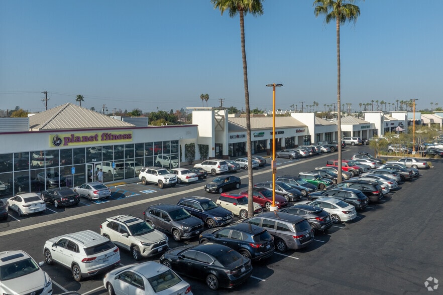 772 N Tustin St, Orange, CA à louer - Photo de l’immeuble – Image 2 sur 4