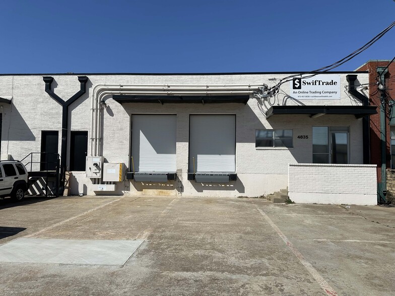 4835 Cash Rd, Dallas, TX à louer - Photo de l’immeuble – Image 1 sur 5