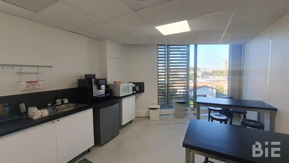 Bureau dans Mérignac à louer - Photo de l’immeuble – Image 3 sur 9