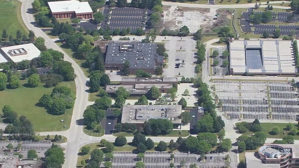 425 Barclay Blvd, Lincolnshire, IL à louer - Vidéo aérienne – Image 2 sur 14