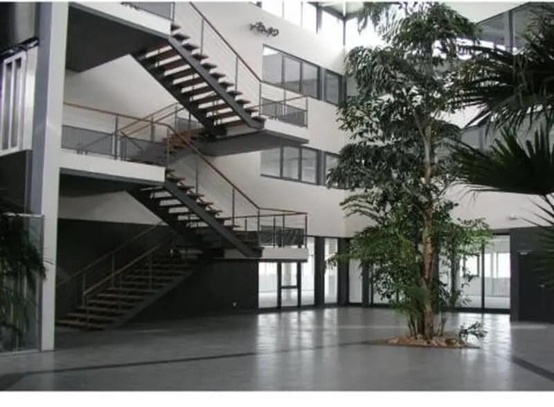 Bureau dans Isneauville à louer - Hall d’entrée – Image 2 sur 4