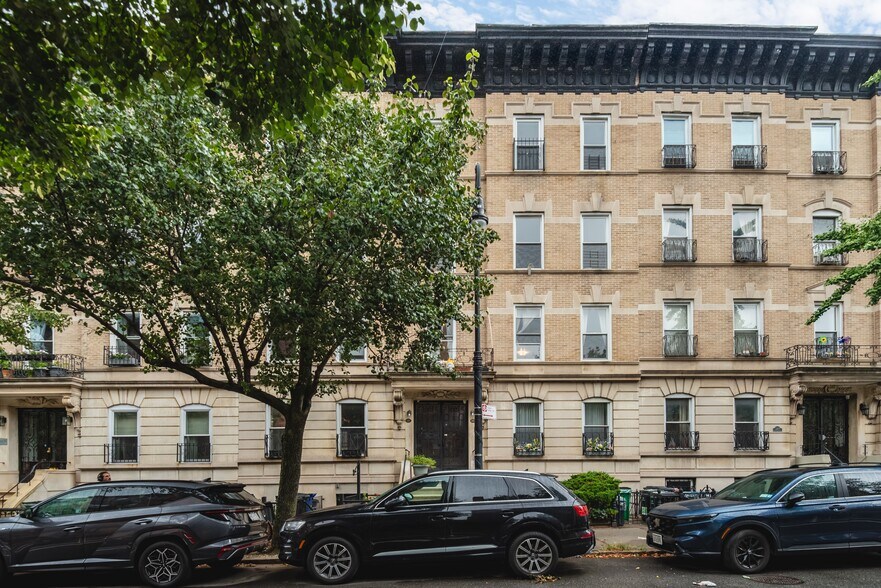 387 Clinton St, Brooklyn, NY à vendre - Photo de l’immeuble – Image 2 sur 39
