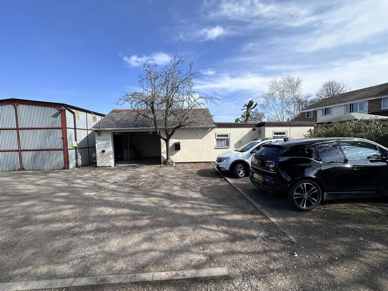 31 Stoke Rd, Aylesbury à louer - Photo de l’immeuble – Image 2 sur 6