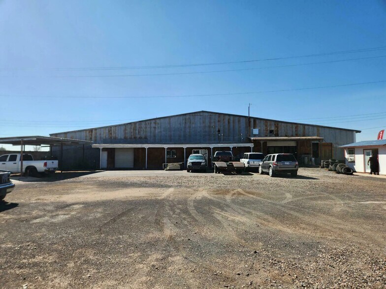 230 E Coolidge Ave, Coolidge, AZ à louer - Photo de l’immeuble – Image 3 sur 11