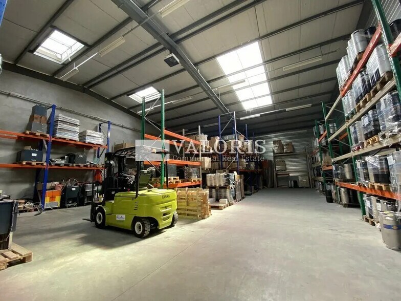 Local d’activités dans Vaulx-en-Velin à louer - Photo de l’immeuble – Image 2 sur 12