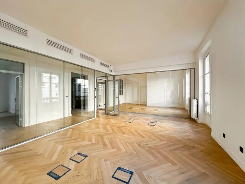Bureau dans Paris à louer - Photo de l’immeuble – Image 2 sur 8