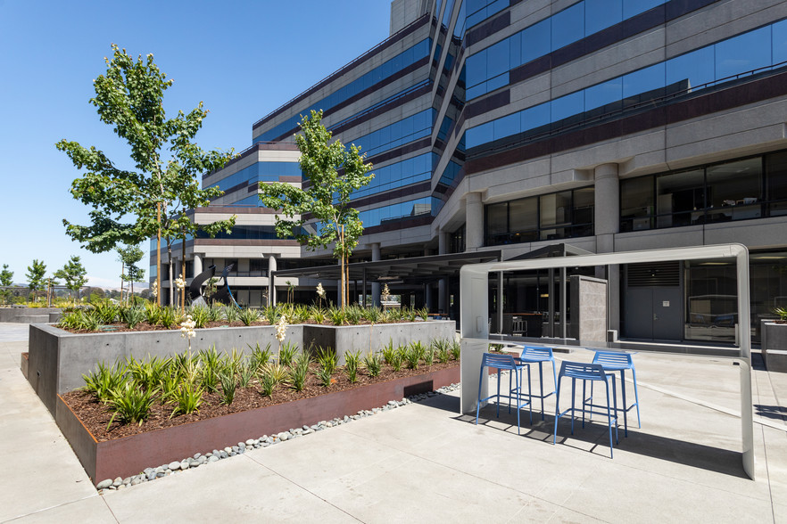 2185 N California Blvd, Walnut Creek, CA à louer - Photo de l’immeuble – Image 3 sur 12