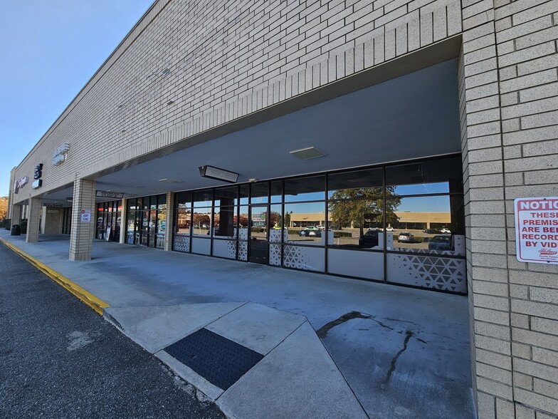 102-400 Westwood Shopping Ctr, Fayetteville, NC à louer - Photo de l’immeuble – Image 2 sur 6