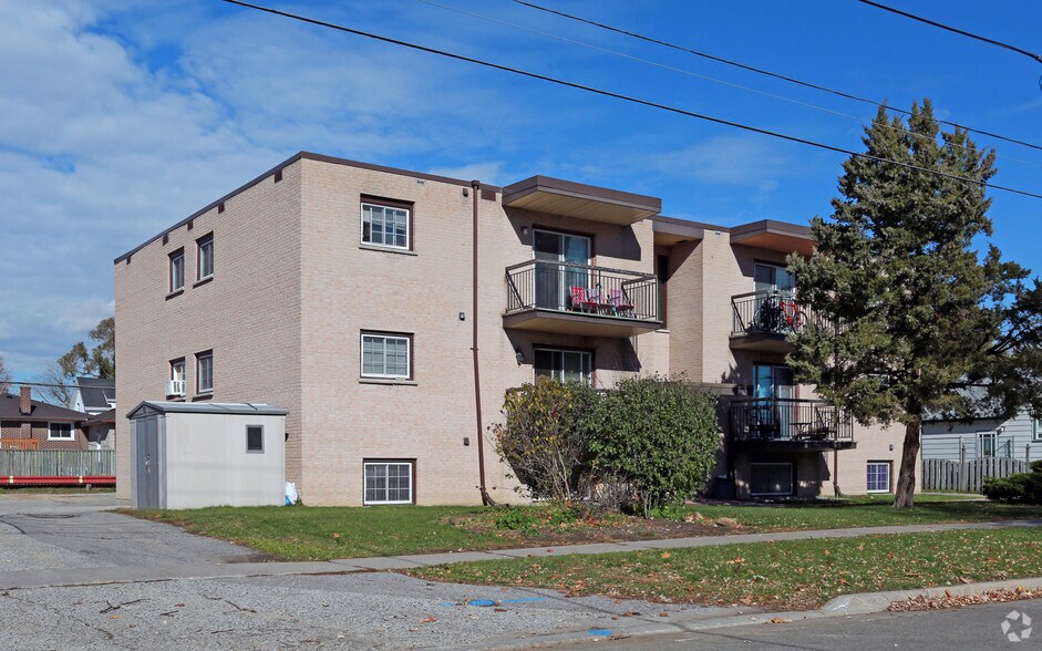 70 Orchard View Blvd, Oshawa, ON à vendre - Photo principale – Image 1 sur 13