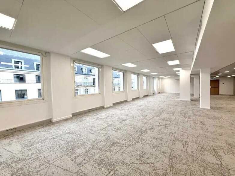 5 Rue François Ier, Paris à louer - Photo de l’immeuble – Image 3 sur 21