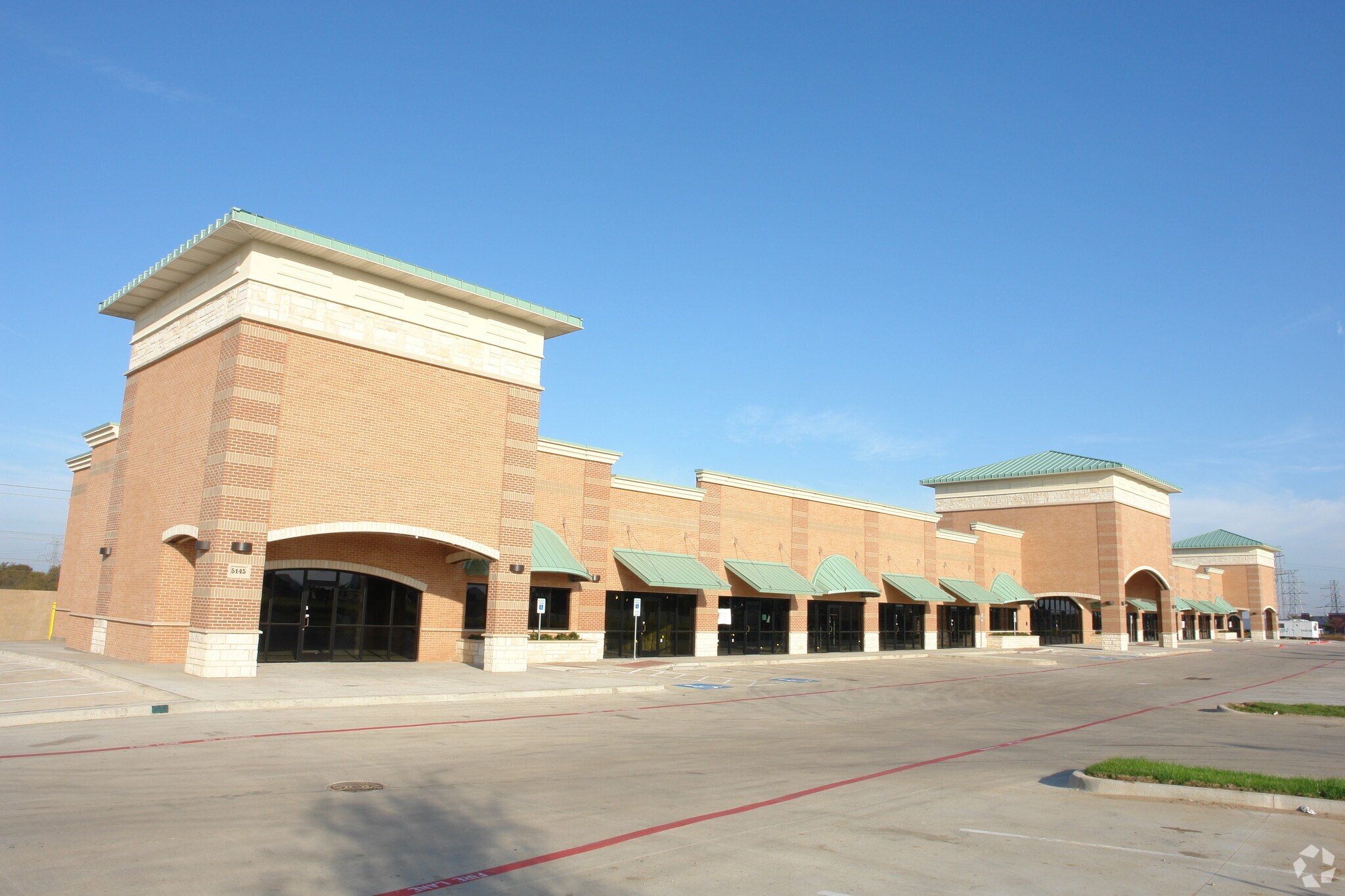 5145 Lake Ridge Pky, Grand Prairie, TX à louer Photo de l’immeuble– Image 1 sur 4