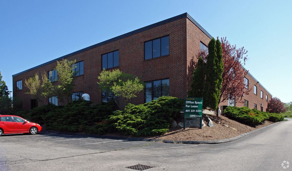 76 Hammarlund Way, Middletown, RI à louer - Photo de l’immeuble – Image 3 sur 9
