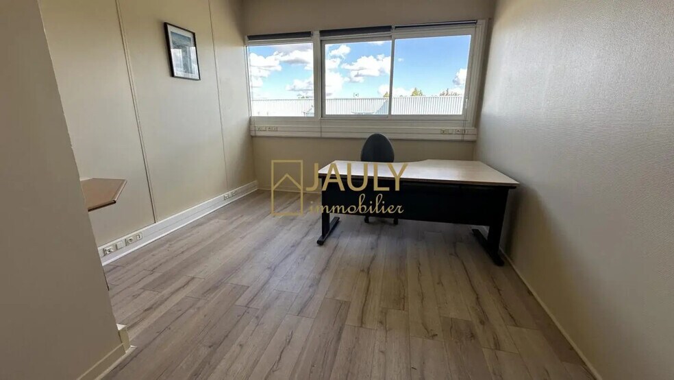 Bureau dans Mareuil-lès-Meaux à louer - Photo de l’immeuble – Image 3 sur 13