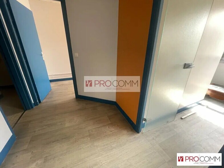 Bureau dans Chartres à vendre - Photo de l’immeuble – Image 2 sur 11