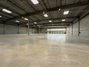 Industriel/Logistique dans Le Thillay à louer Photo intérieure– Image 2 sur 4