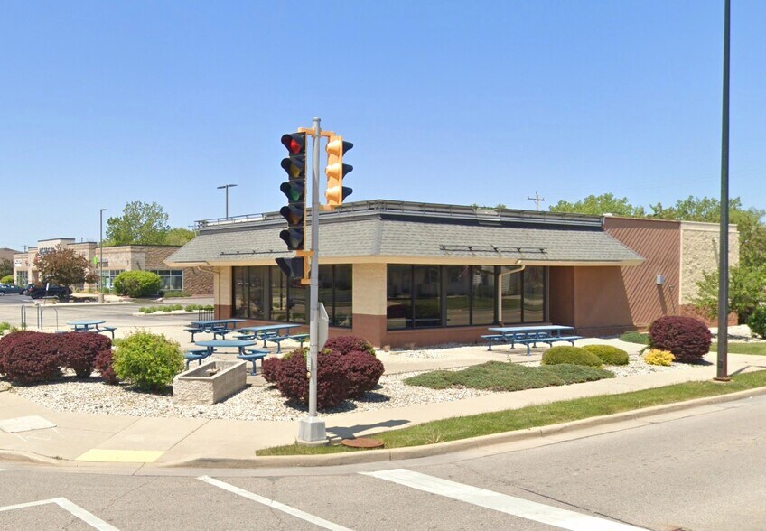 1780 22nd Ave, Kenosha, WI à vendre - Photo principale – Image 1 sur 7