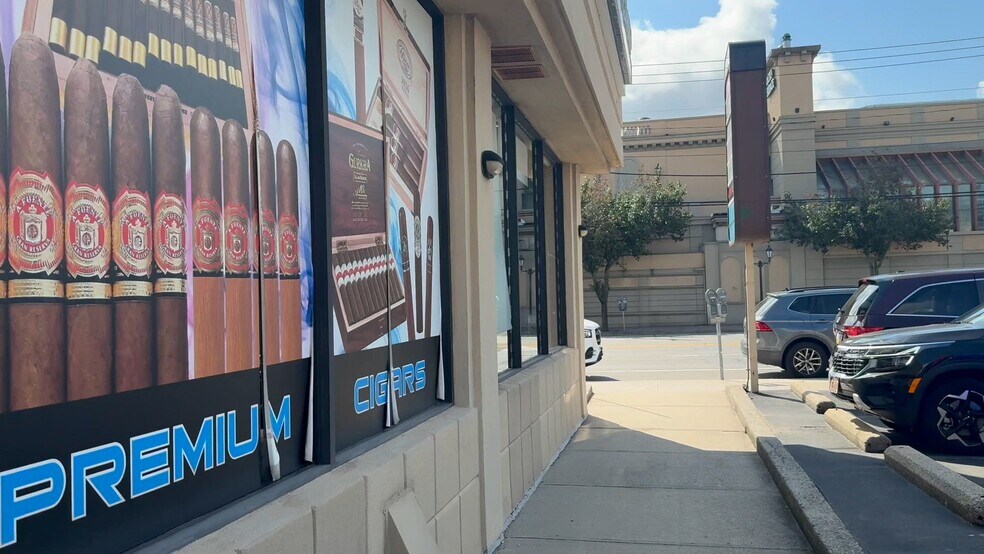 234 Jericho Tpke, Mineola, NY à louer - Vidéo sur l’annonce professionnelle – Image 2 sur 18