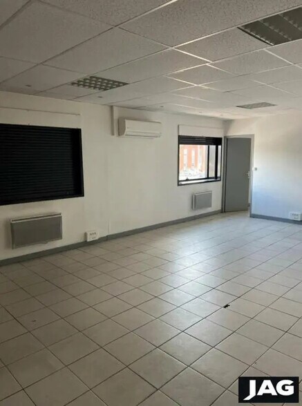 Bureau dans Vaulx-en-Velin à louer - Photo intérieure – Image 3 sur 6