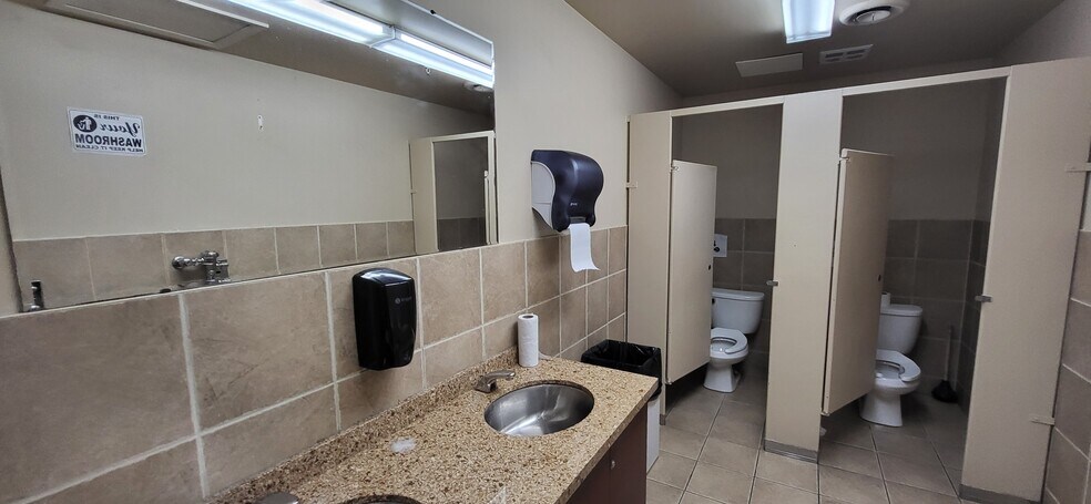 991-1025 Finch Ave W, Toronto, ON à louer - Photo de l’immeuble – Image 3 sur 24